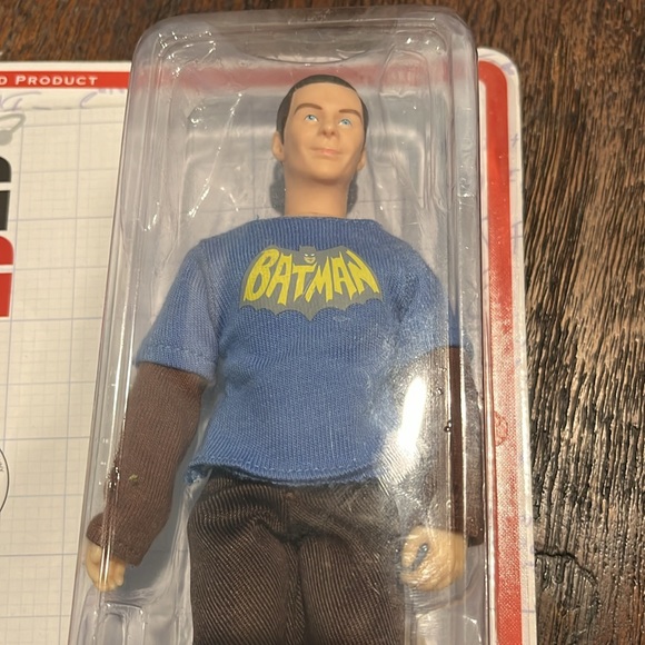 8 inch Big Bang Theory Sheldon Figurine - Picture 2 of 3